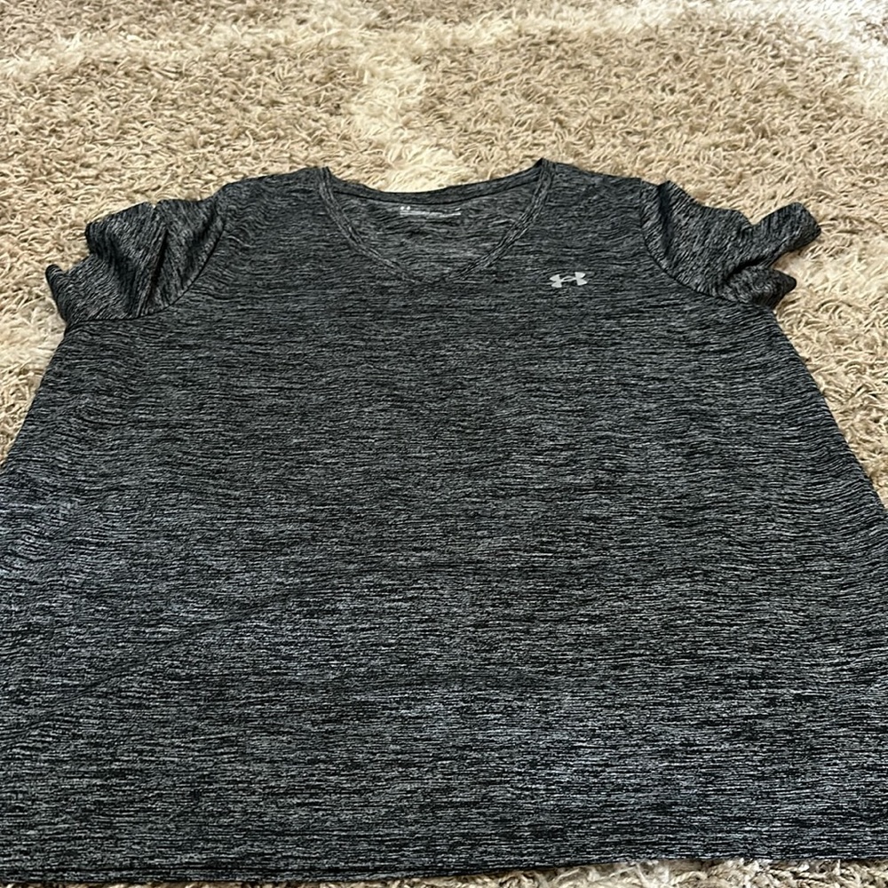 1X vneck under armour tee